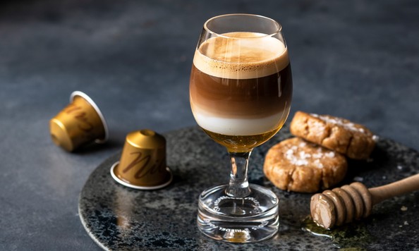 
Rezept-Tipp: Kleiner Brauner aus unserem Nespresso MASTER ORIGINS Nicaragua Kaffee mit Honig