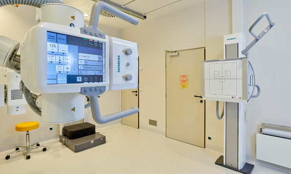 Die
Radiologie verfügt über strahlenarme, digitale Röntgengeräte.