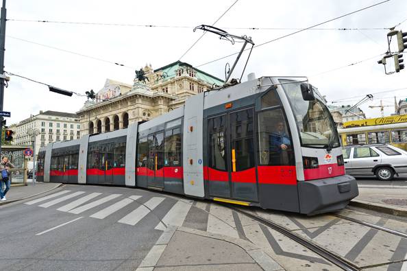 Straßenbahn "ULF" in Wien