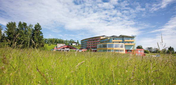 Das Vivea Gesundheitshotel Bad Traunstein in nahezu unberührter Naturlandschaft im Waldviertel.