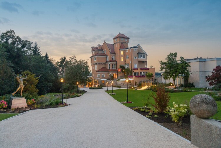 Hotel Schloss Mönchstein Docis GmbH & Co KG Bild 1
