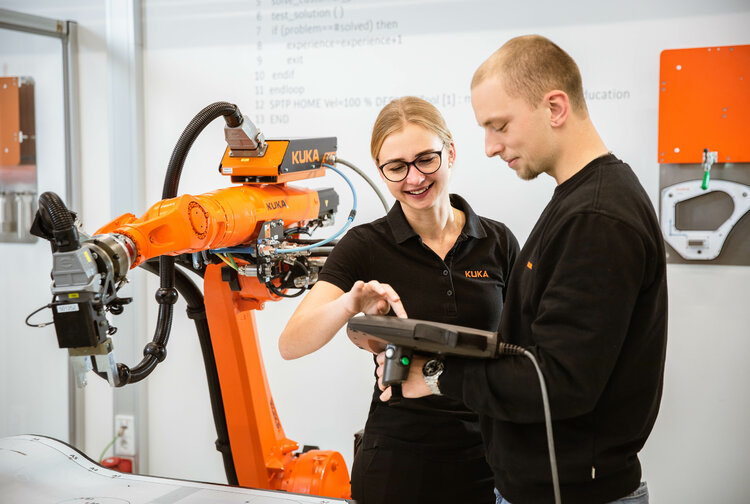 KUKA CEE GmbH Bild 2