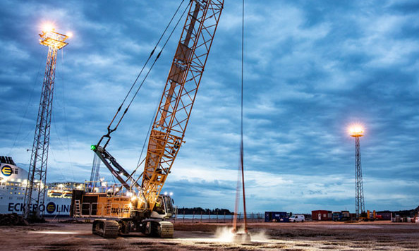 
Die Sparte maritime Krane in Nenzing entwickelt und
produziert Raupenkrane mit einer Traglast von bis zu 300 Tonnen,
Hydroseilbagger sowie Ramm- und Bohrgeräte.