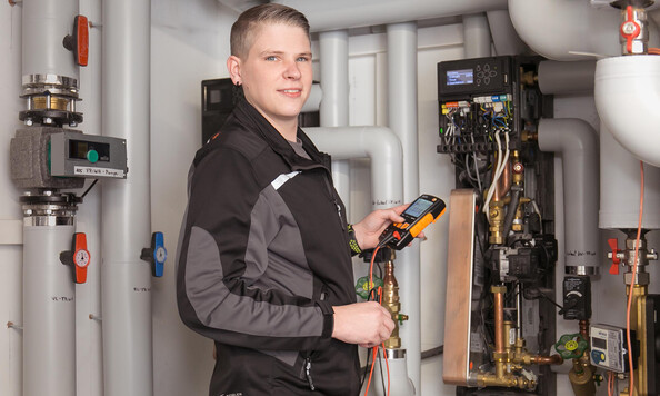 Servicetechniker bei der Arbeit