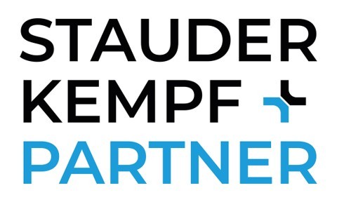 Logo von Stauder Kempf und Partner Wirtschafts- prüfungs- und Steuerberatungs- gesellschaft mbH & Co KG